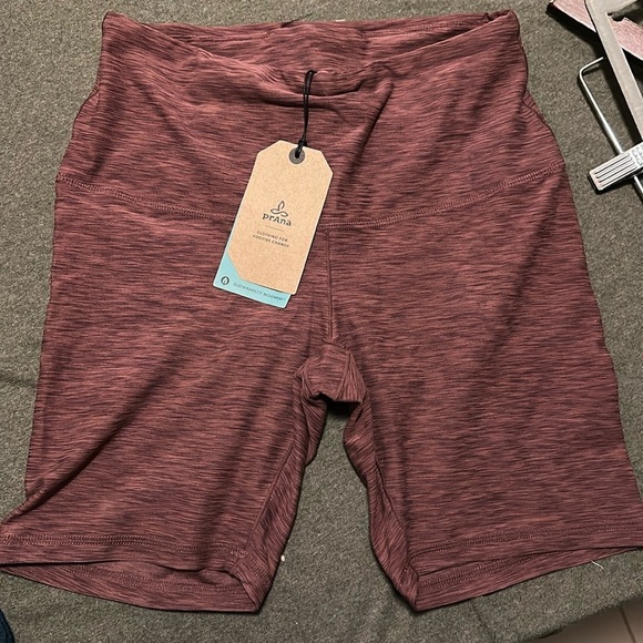 Prana Biker shorts - Picture 1 of 4